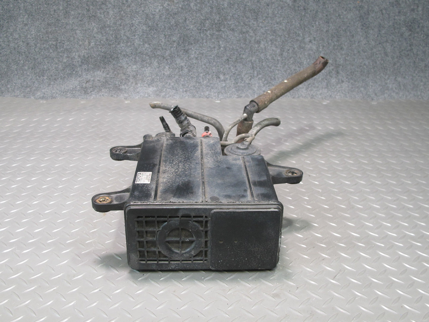 01-06 Lexus UCF30L LS430 Fuel Evap Vapor Charcoal Canister 77740-50092 OEM