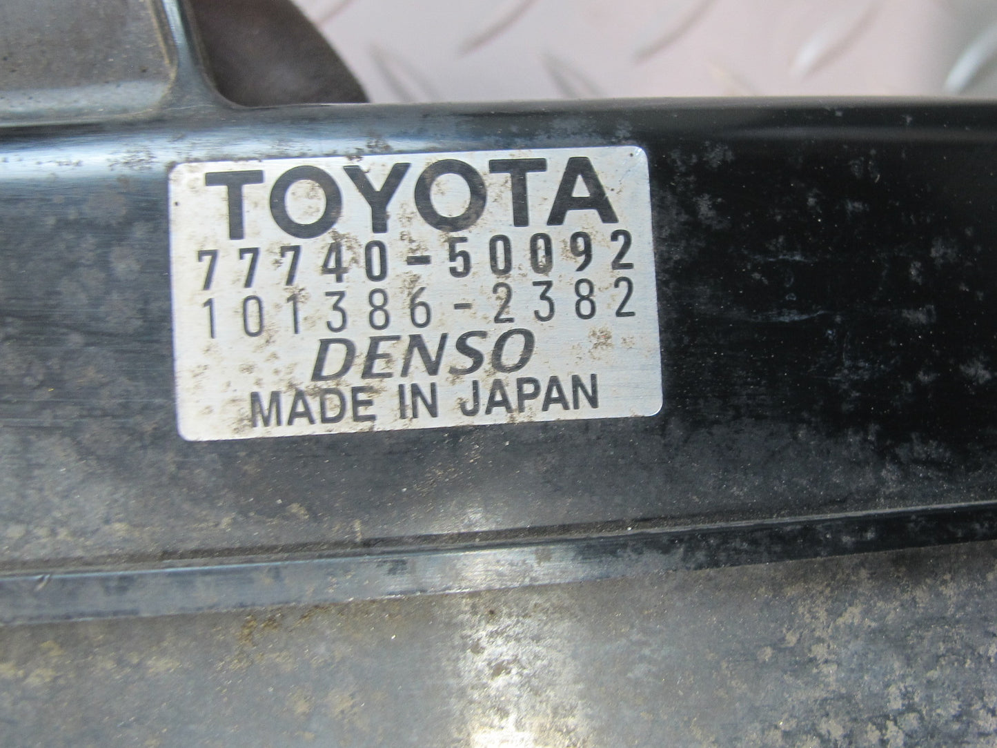 01-06 Lexus UCF30L LS430 Fuel Evap Vapor Charcoal Canister 77740-50092 OEM