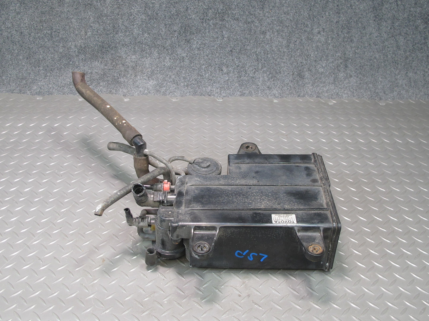 01-06 Lexus UCF30L LS430 Fuel Evap Vapor Charcoal Canister 77740-50092 OEM