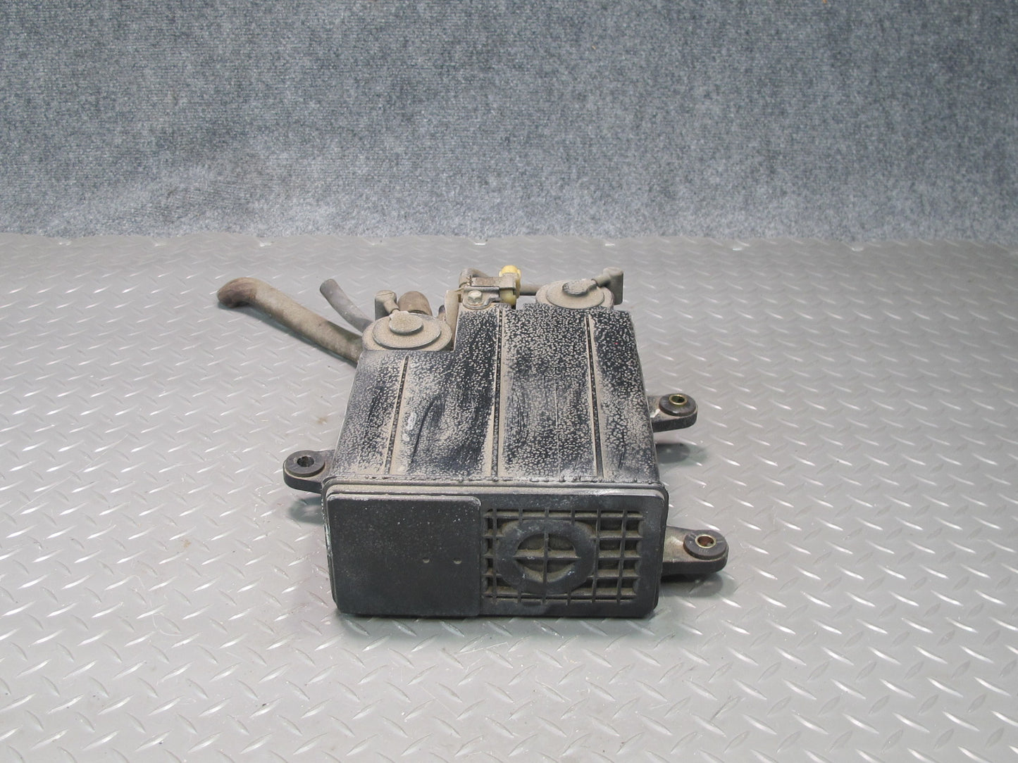 01-06 Lexus UCF30L LS430 Fuel Evap Vapor Charcoal Canister 77740-50092 OEM