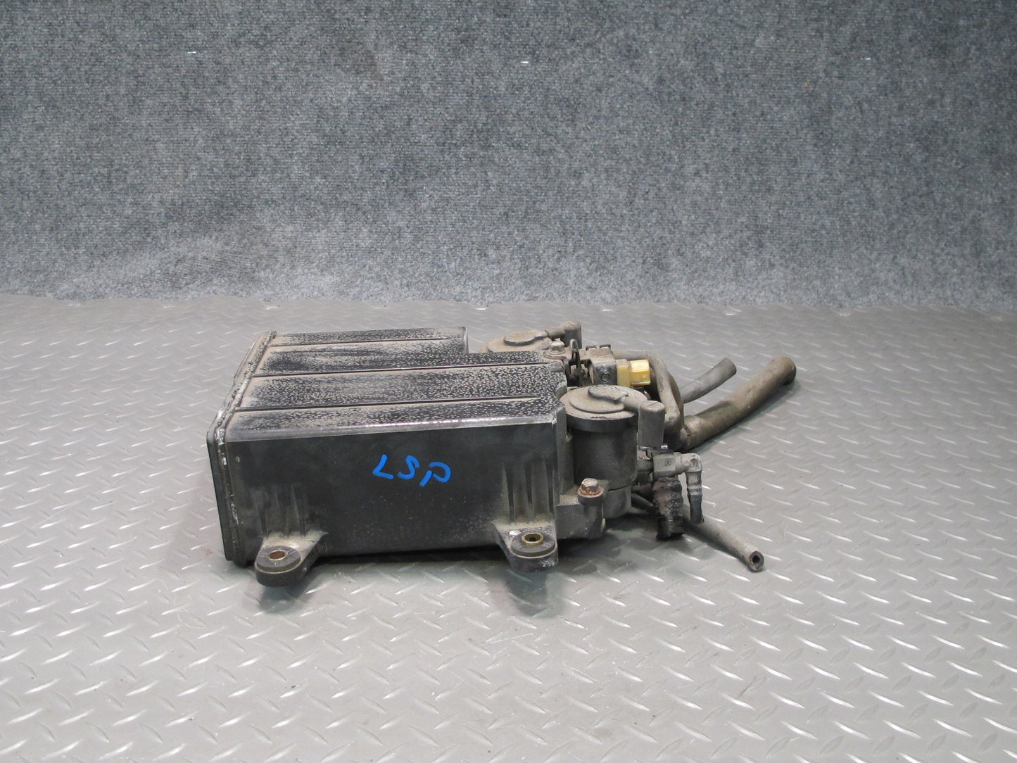 01-06 Lexus UCF30L LS430 Fuel Evap Vapor Charcoal Canister 77740-50092 OEM