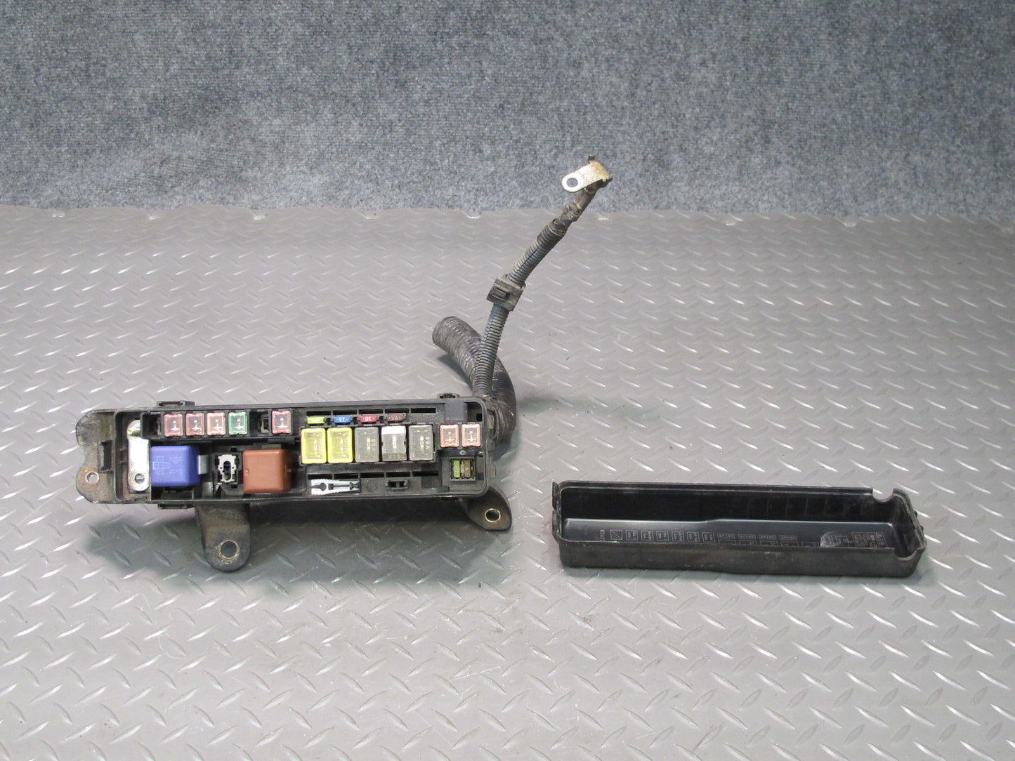 04-06 Lexus UCF30L LS430 Under Hood Junction Relay Fuse Box OEM
