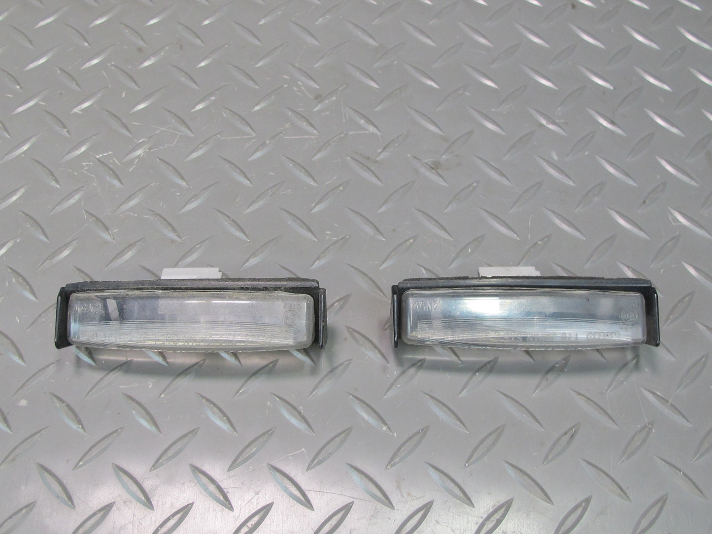 01-06 Lexus UCF30L LS430 Set of 2 Rear Trunk License Plate Light Lamp OEM