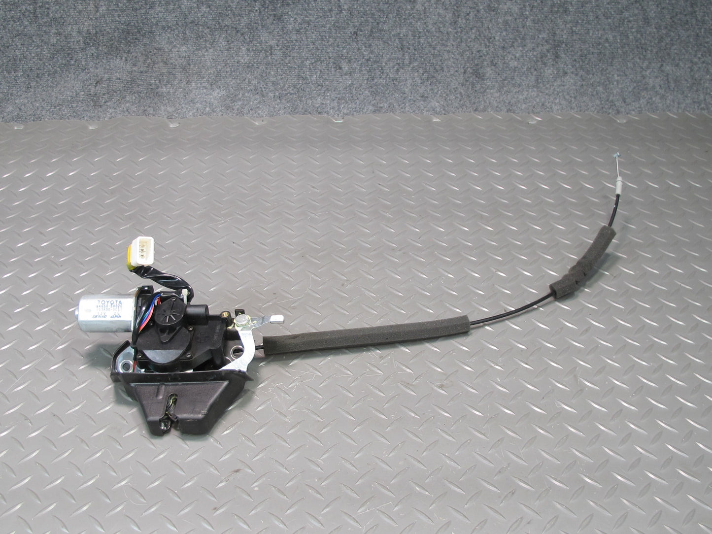 01-06 Lexus UCF30L LS430 Rear Trunk Deck Lid Lock Latch Actuator Motor OEM