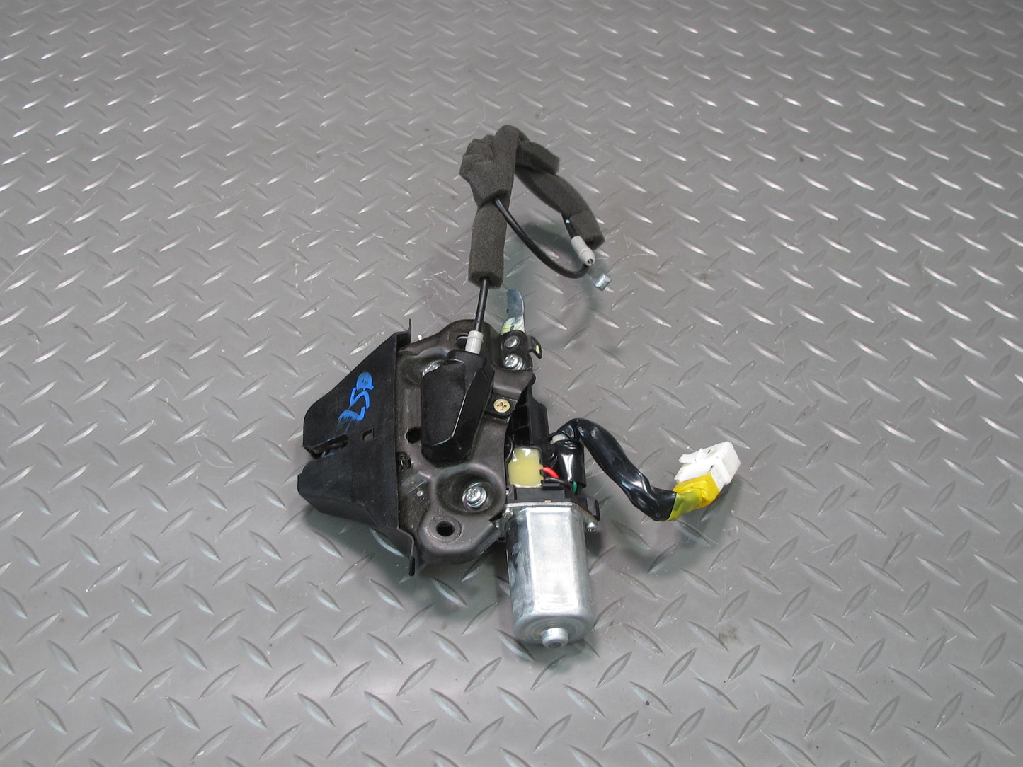 01-06 Lexus UCF30L LS430 Rear Trunk Deck Lid Lock Latch Actuator Motor OEM