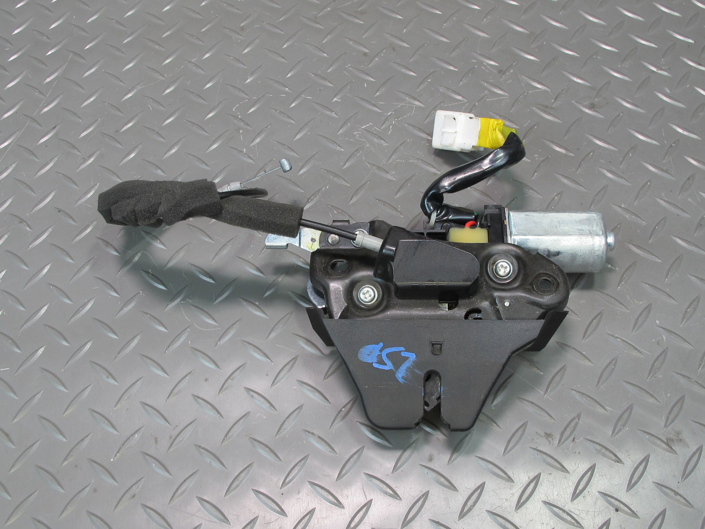 01-06 Lexus UCF30L LS430 Rear Trunk Deck Lid Lock Latch Actuator Motor OEM