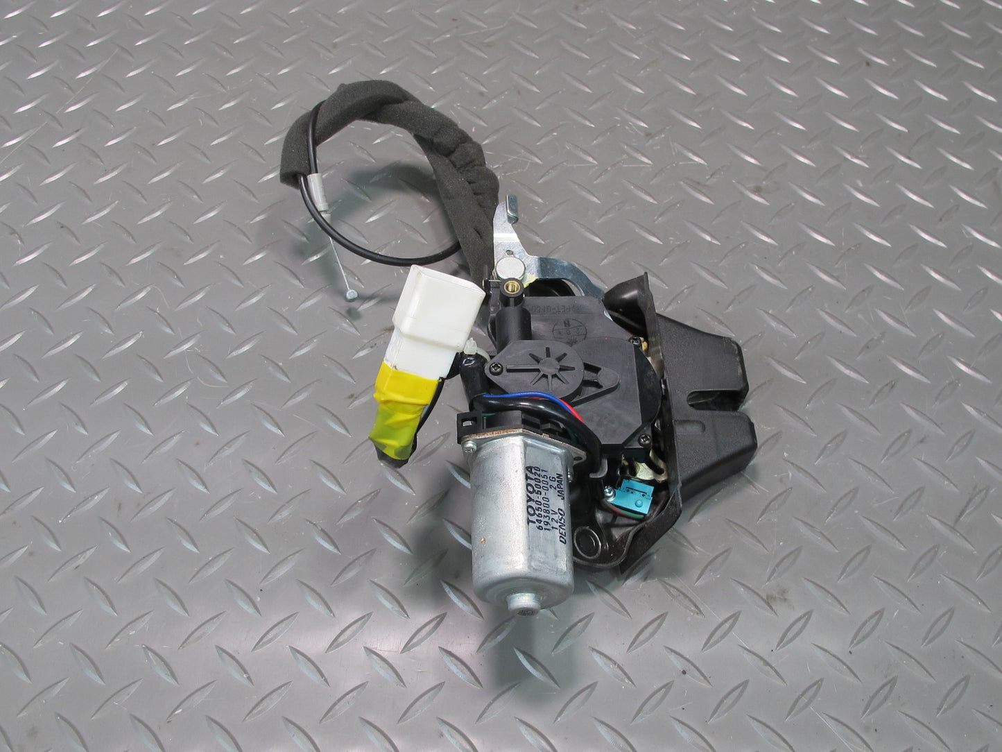 01-06 Lexus UCF30L LS430 Rear Trunk Deck Lid Lock Latch Actuator Motor OEM