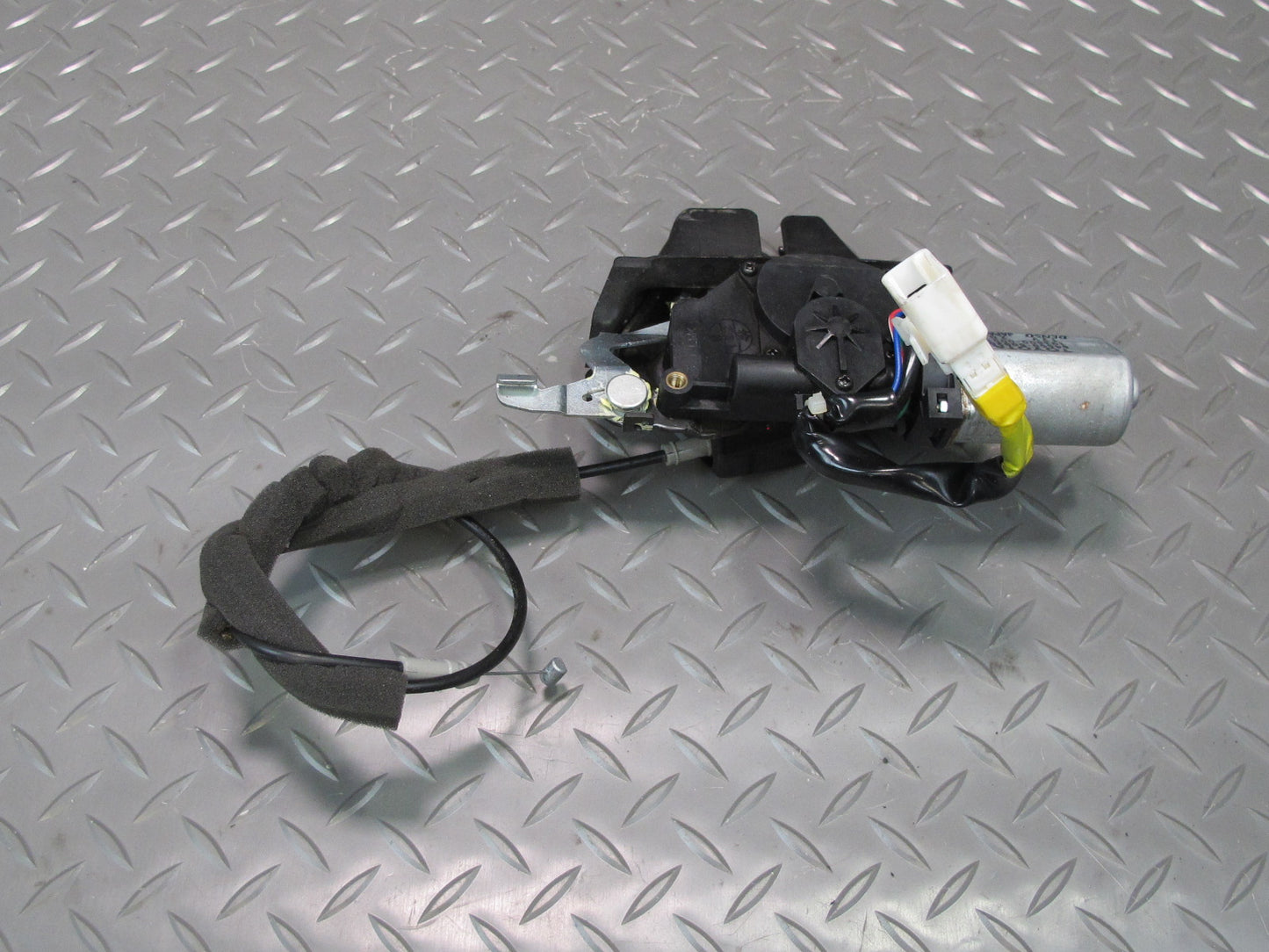 01-06 Lexus UCF30L LS430 Rear Trunk Deck Lid Lock Latch Actuator Motor OEM