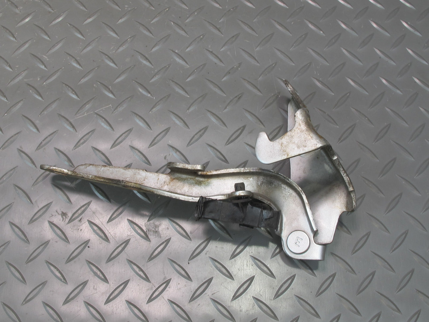 01-06 Lexus UCF30L LS430 Set of 2 Front Left & Right Hood Hinge OEM