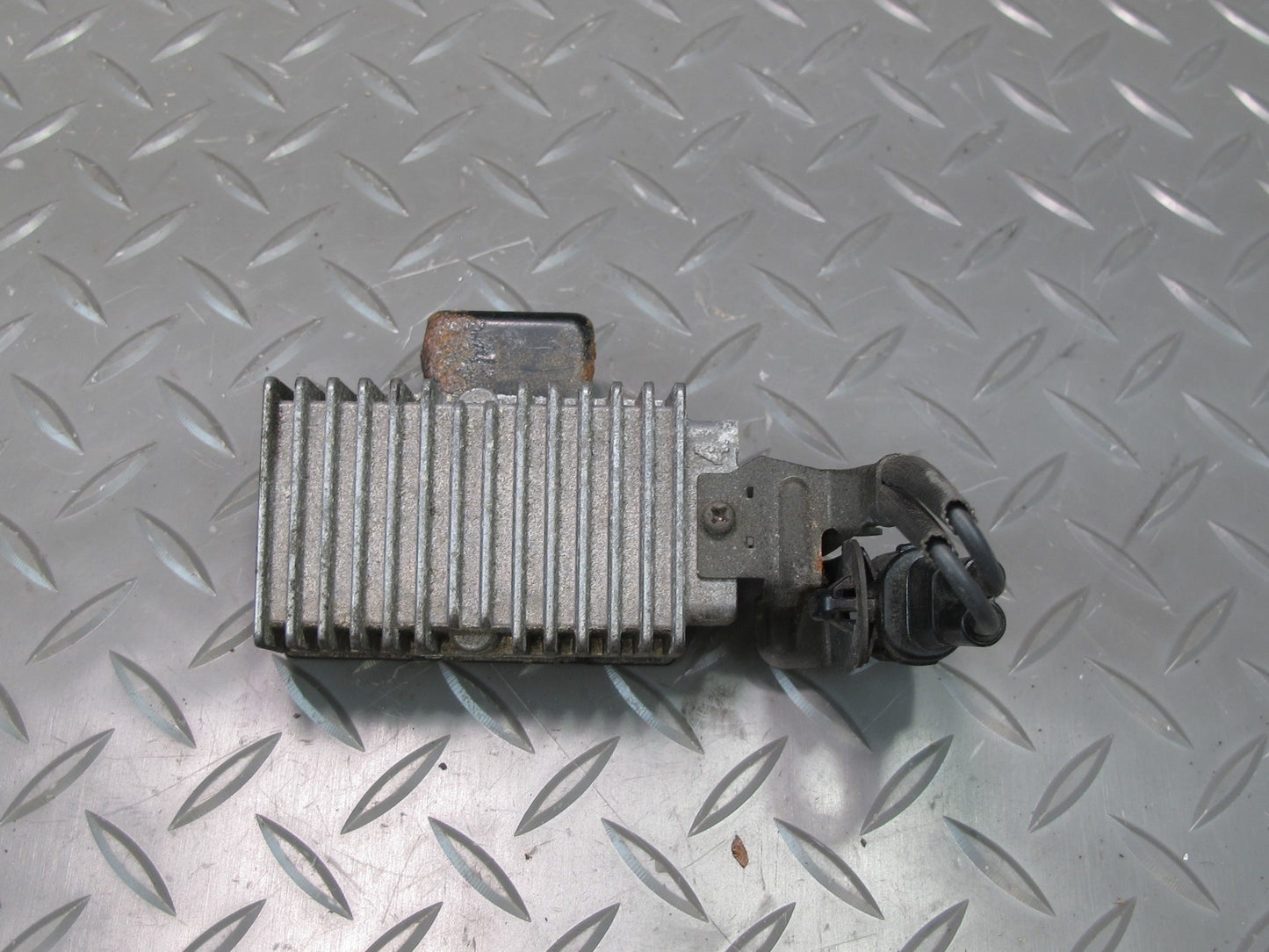 04-06 Lexus UCF30L LS430 Fuel Pump Resistor Module 23080-50140 OEM