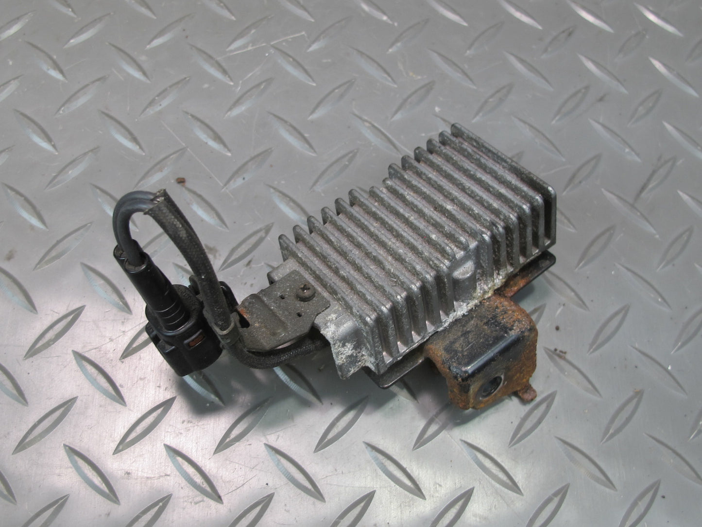 04-06 Lexus UCF30L LS430 Fuel Pump Resistor Module 23080-50140 OEM