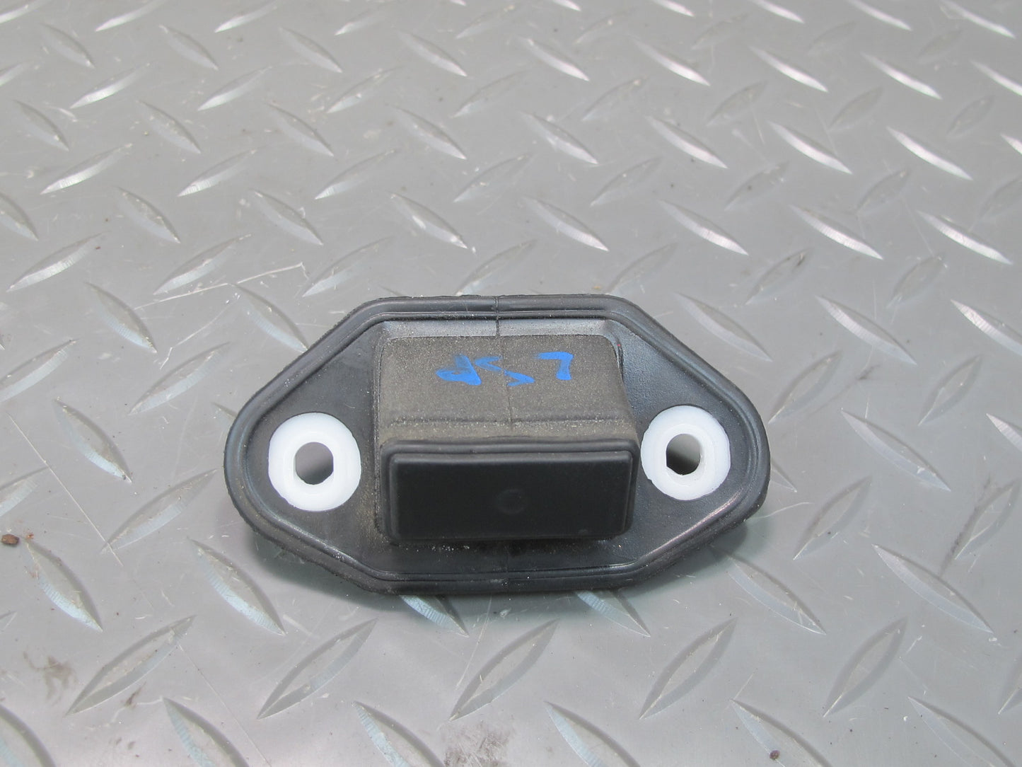 04-06 Lexus UCF30L LS430 Rear Trunk Lid Tailgate Open Switch OEM