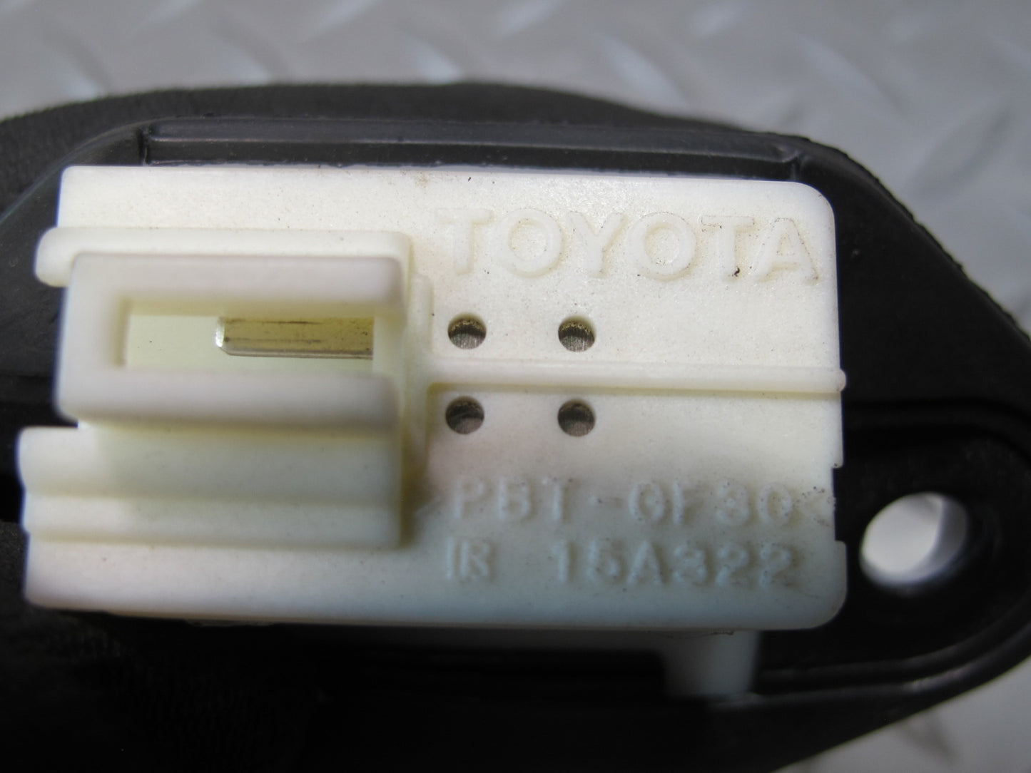 04-06 Lexus UCF30L LS430 Rear Trunk Lid Tailgate Open Switch OEM