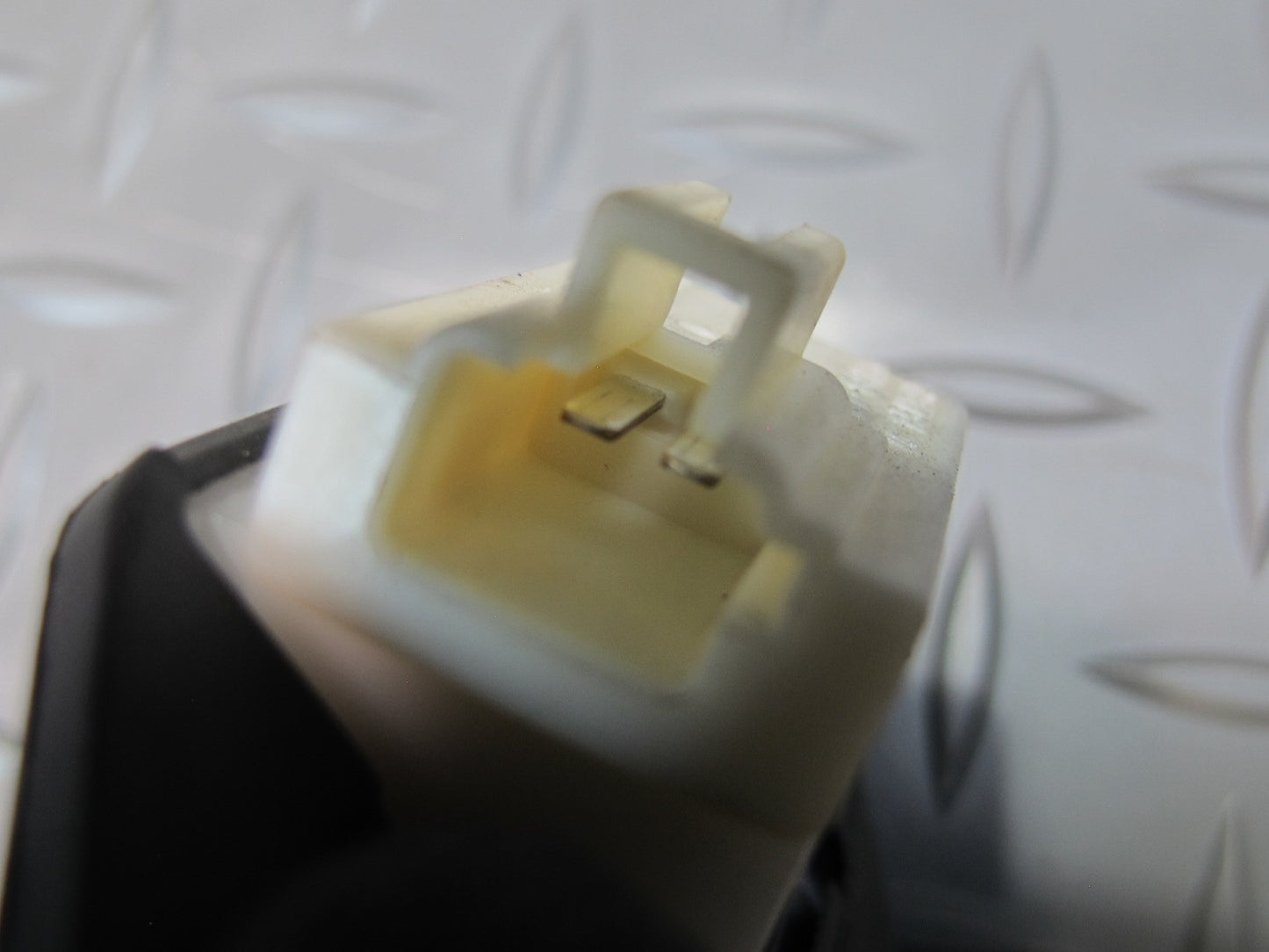 04-06 Lexus UCF30L LS430 Rear Trunk Lid Tailgate Open Switch OEM