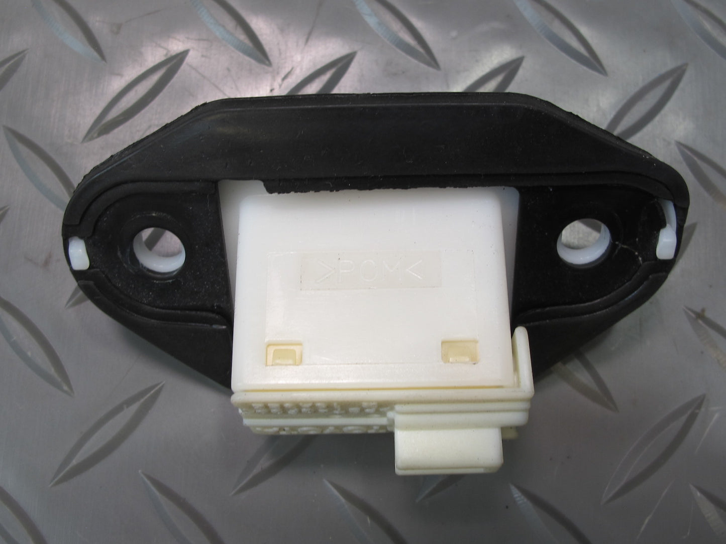 04-06 Lexus UCF30L LS430 Rear Trunk Lid Tailgate Open Switch OEM