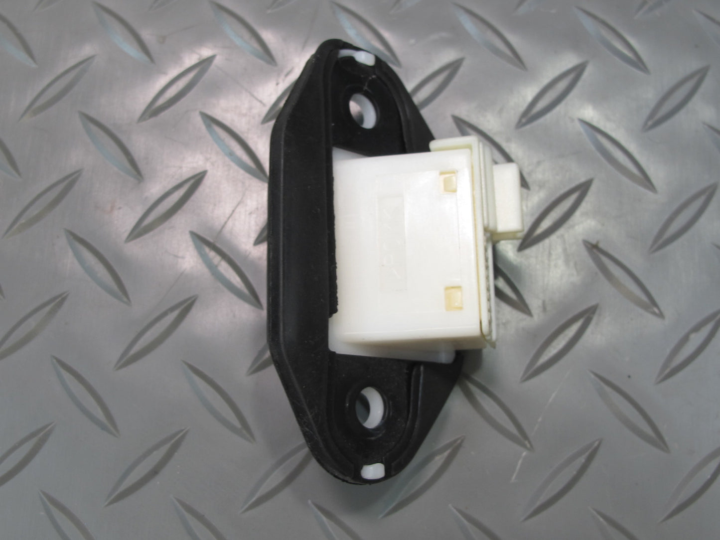 04-06 Lexus UCF30L LS430 Rear Trunk Lid Tailgate Open Switch OEM