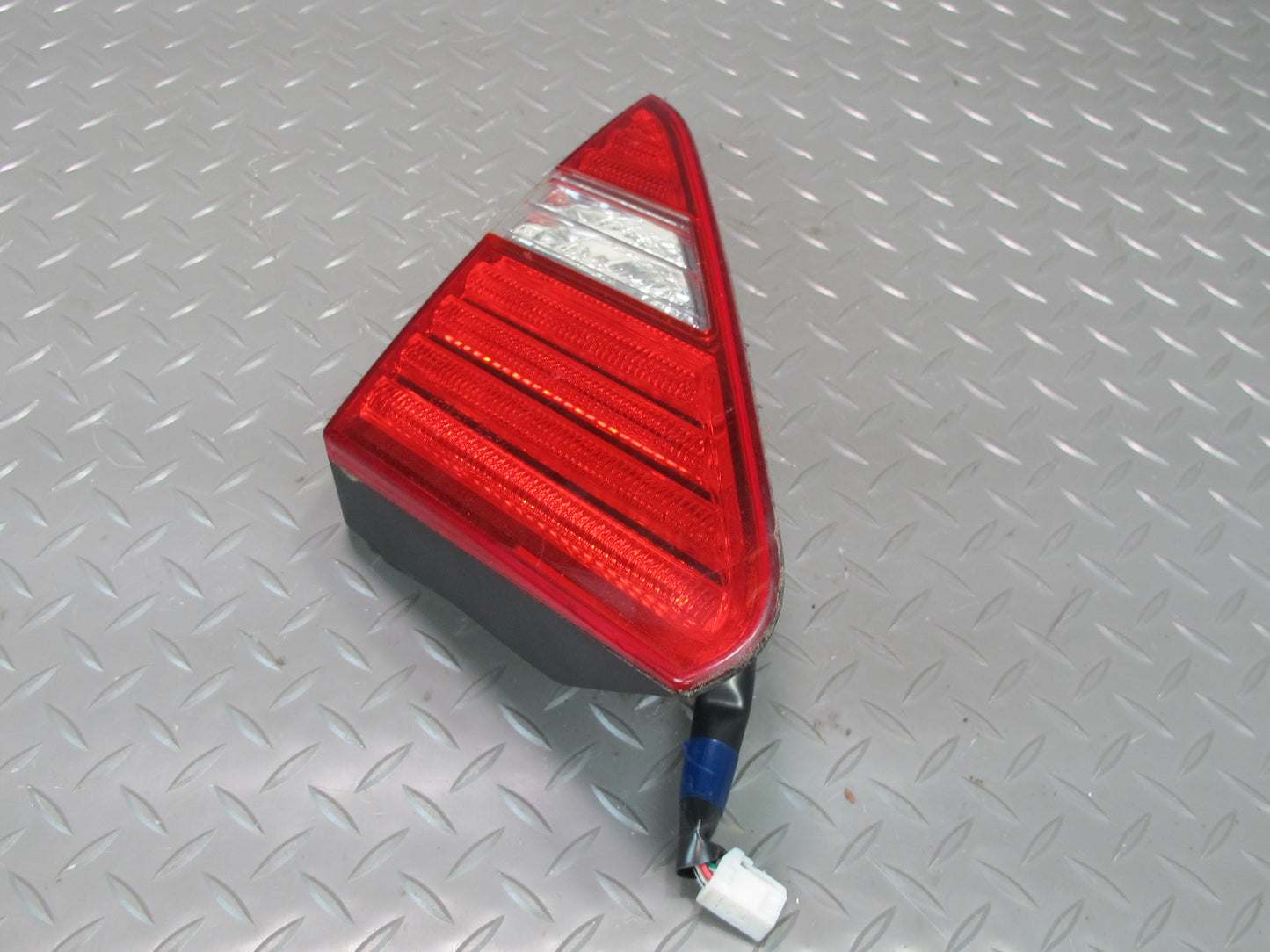 04-06 Lexus UCF30L LS430 Rear Left Inner Trunk Lid Tail Light Lamp OEM