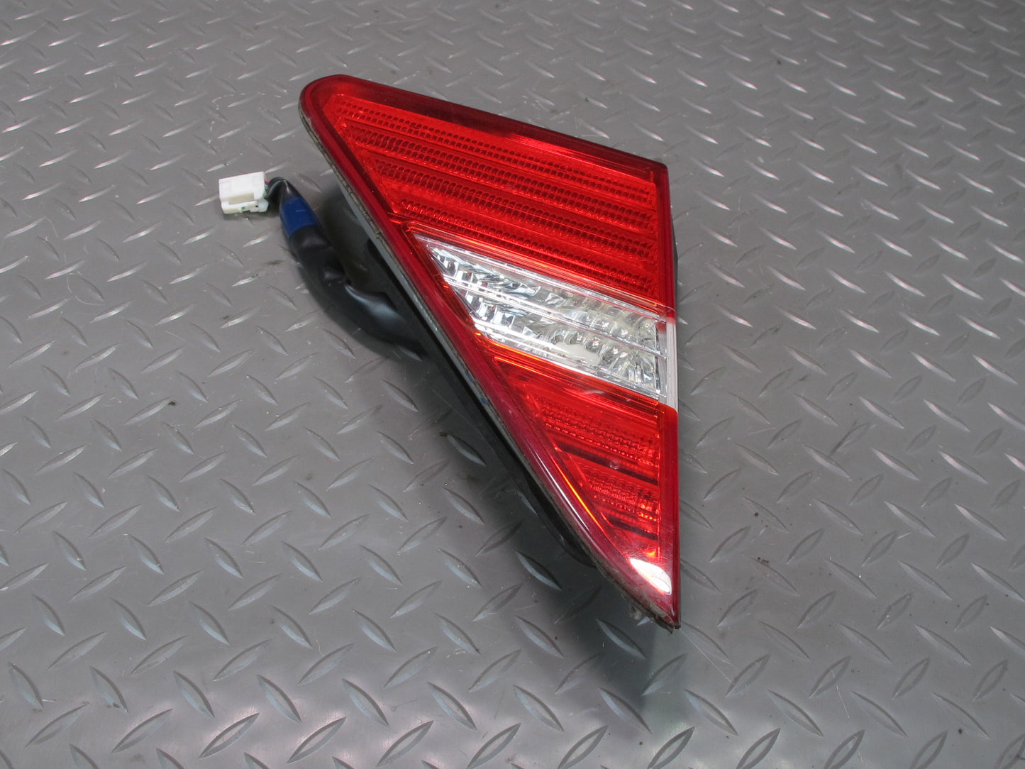 04-06 Lexus UCF30L LS430 Rear Left Inner Trunk Lid Tail Light Lamp OEM