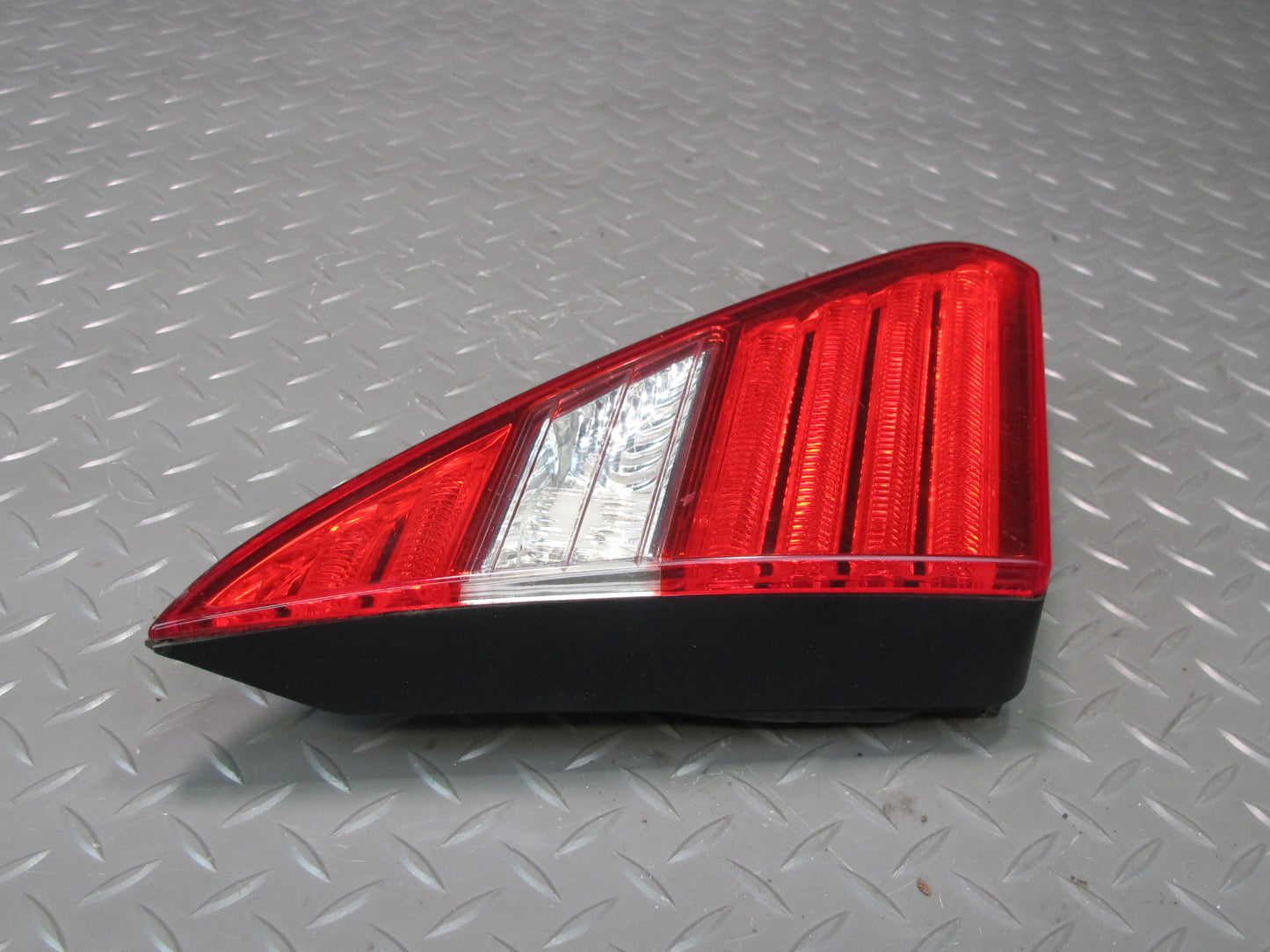 04-06 Lexus UCF30L LS430 Rear Left Inner Trunk Lid Tail Light Lamp OEM