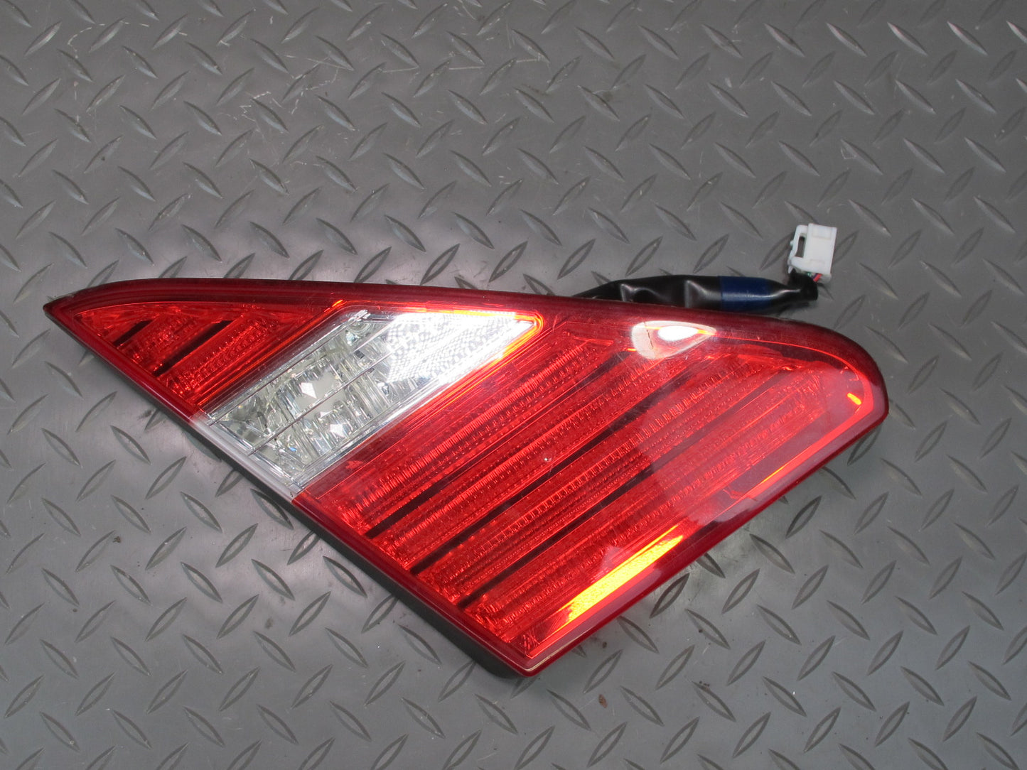 04-06 Lexus UCF30L LS430 Rear Left Inner Trunk Lid Tail Light Lamp OEM