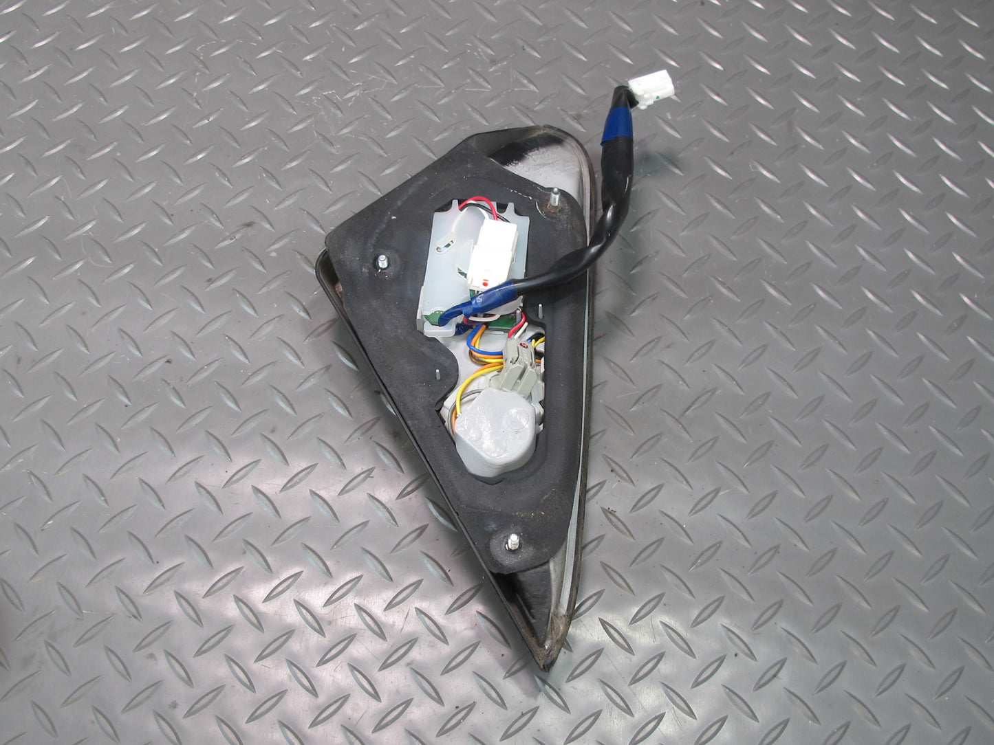 04-06 Lexus UCF30L LS430 Rear Left Inner Trunk Lid Tail Light Lamp OEM