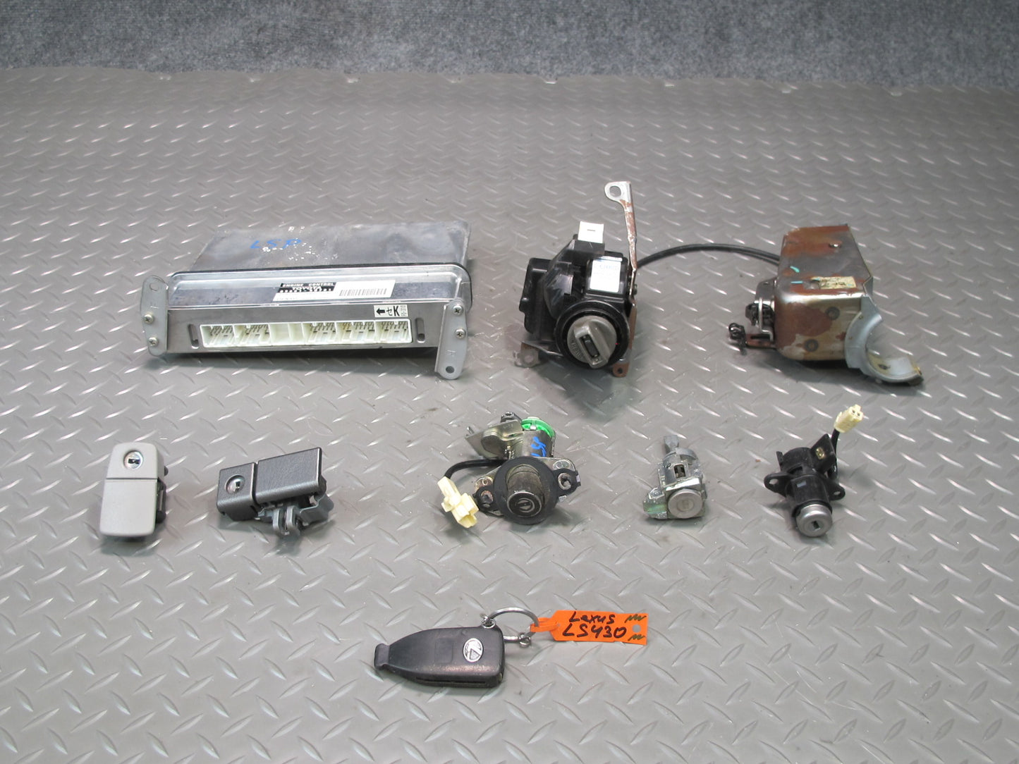2005 Lexus UCF30L LS430 3UZFE Engine ECU ECM Ignition Trunk Door Lock KEY Set