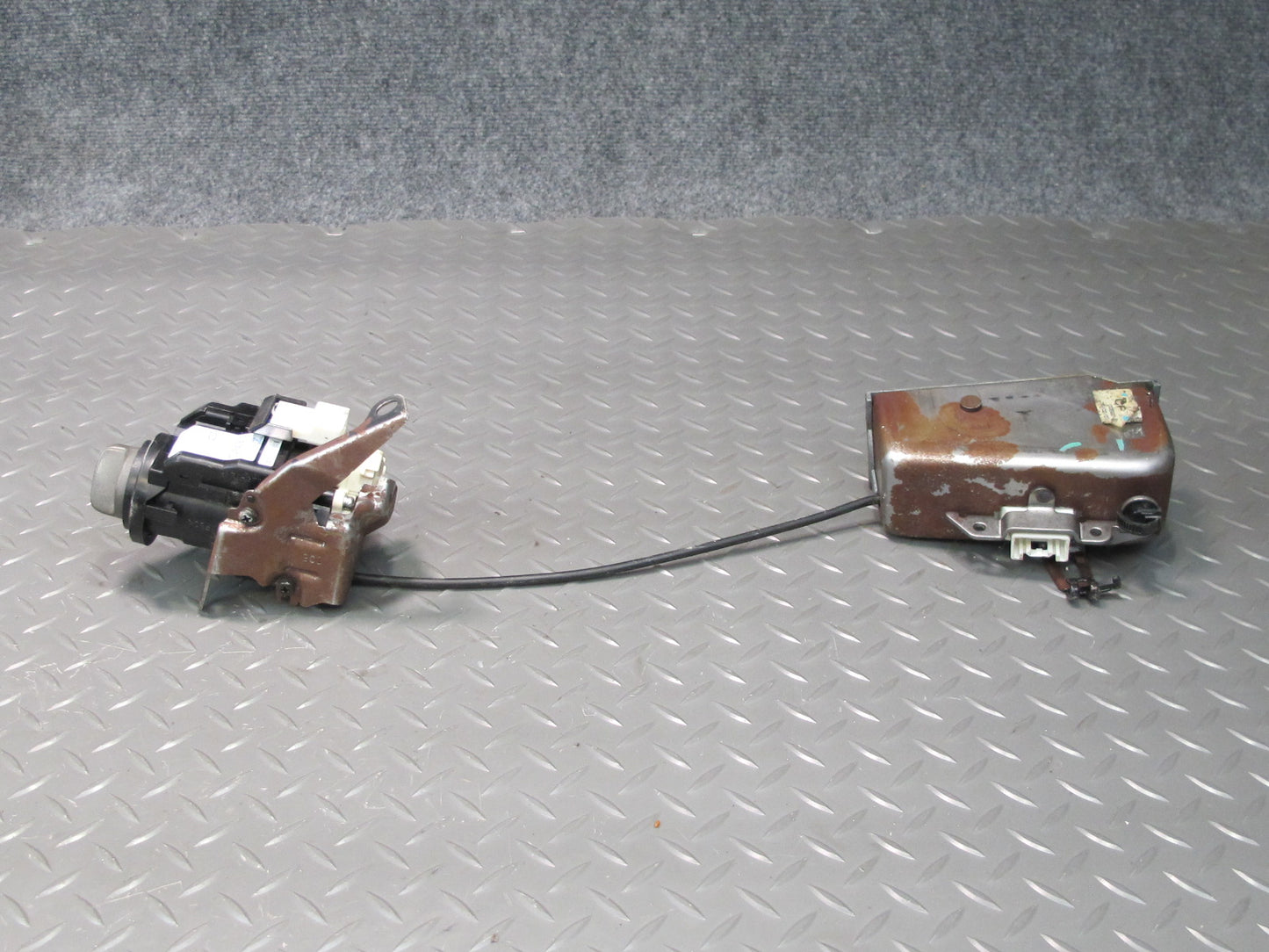 2005 Lexus UCF30L LS430 3UZFE Engine ECU ECM Ignition Trunk Door Lock KEY Set