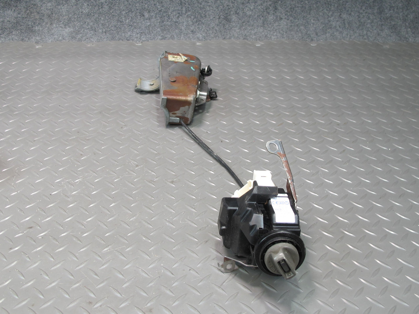 2005 Lexus UCF30L LS430 3UZFE Engine ECU ECM Ignition Trunk Door Lock KEY Set