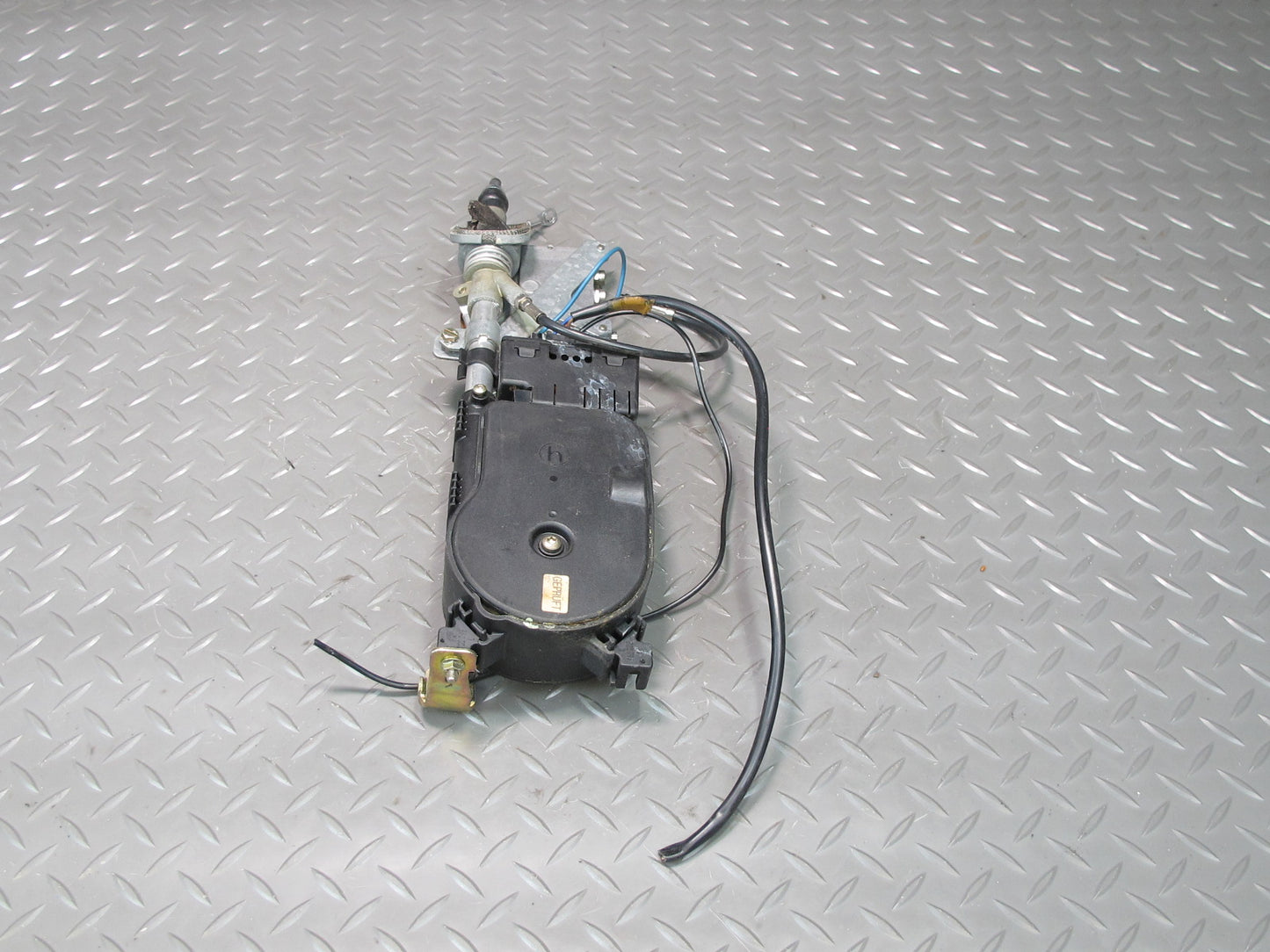 93-95 Mercedes W124 300D Chassis Power Antenna 2028202075 OEM