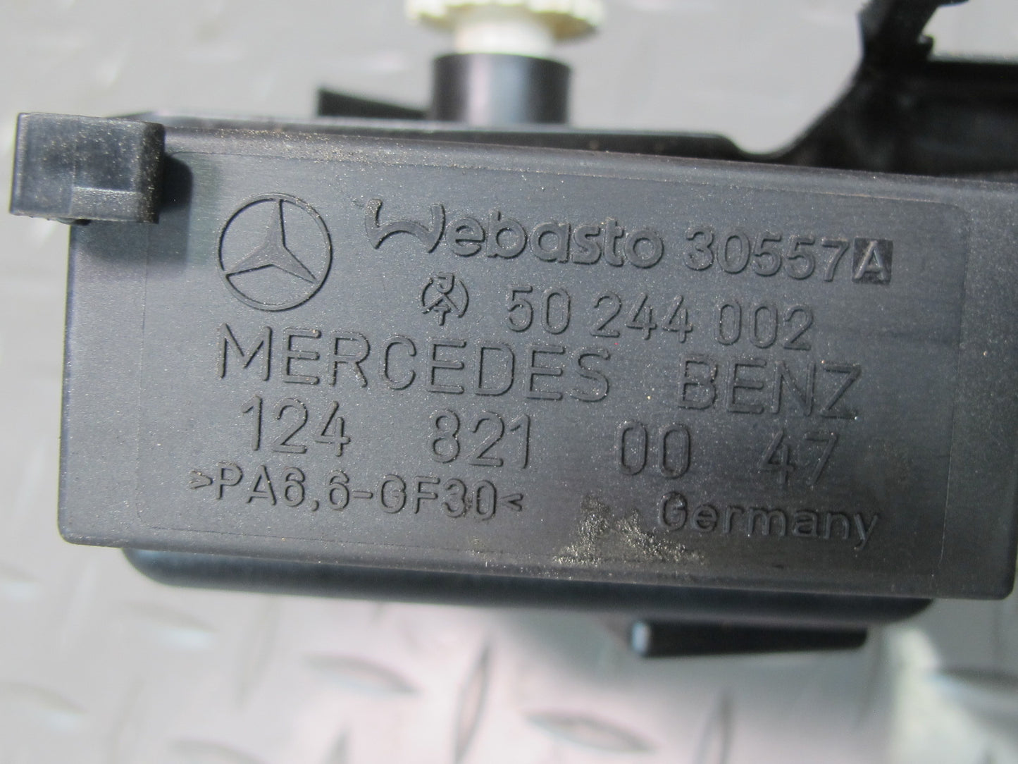 90-95 Mercedes W124 300D Sunroof Motor w Relay 1247800407 OEM