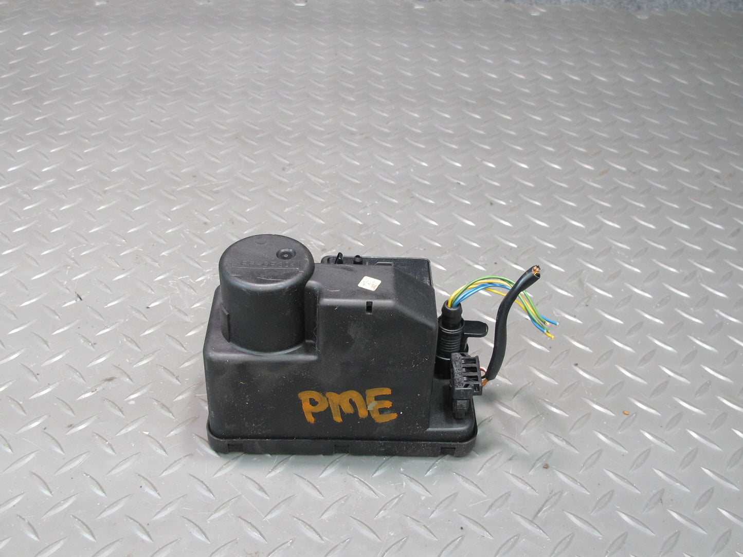 90-95 Mercedes W124 300D Central Door Lock Locking Vacuum Pump 1248001348 OEM