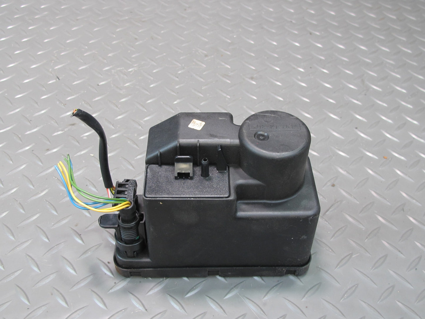 90-95 Mercedes W124 300D Central Door Lock Locking Vacuum Pump 1248001348 OEM