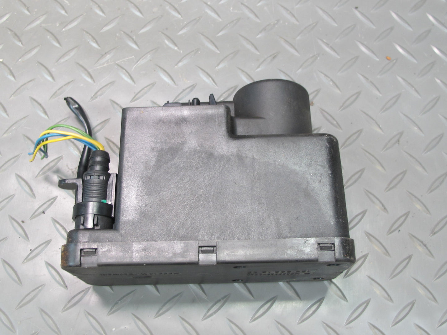 90-95 Mercedes W124 300D Central Door Lock Locking Vacuum Pump 1248001348 OEM