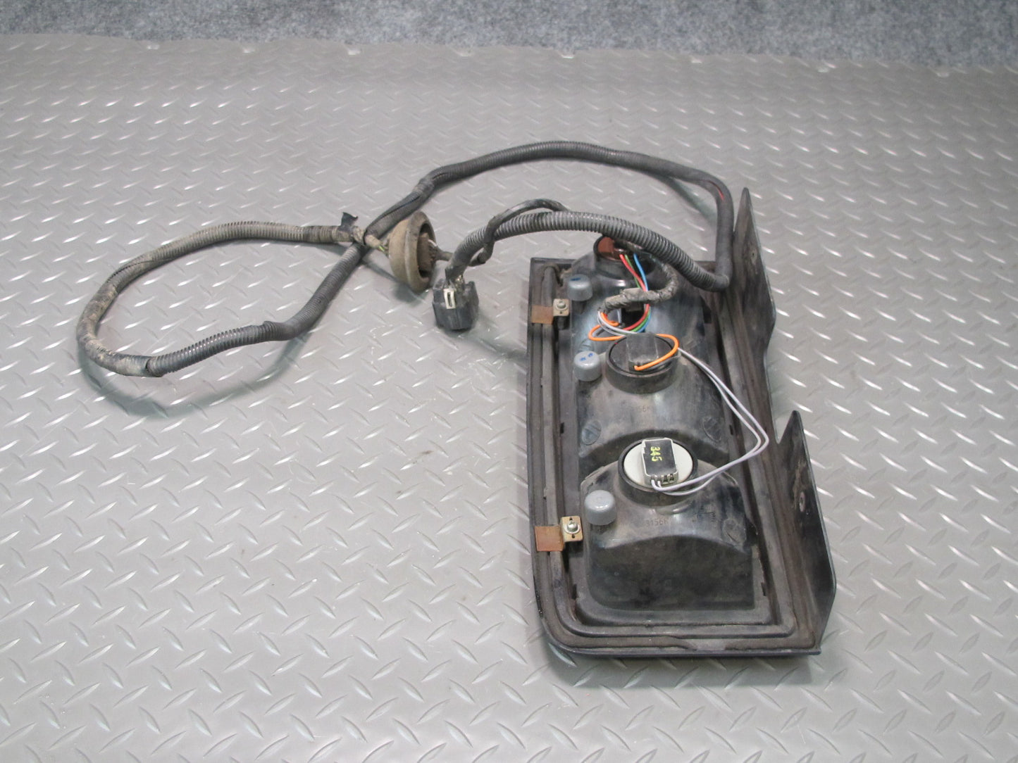 2003-2004 Hummer H2 Rear Right Passenger Side Tail Light Lamp