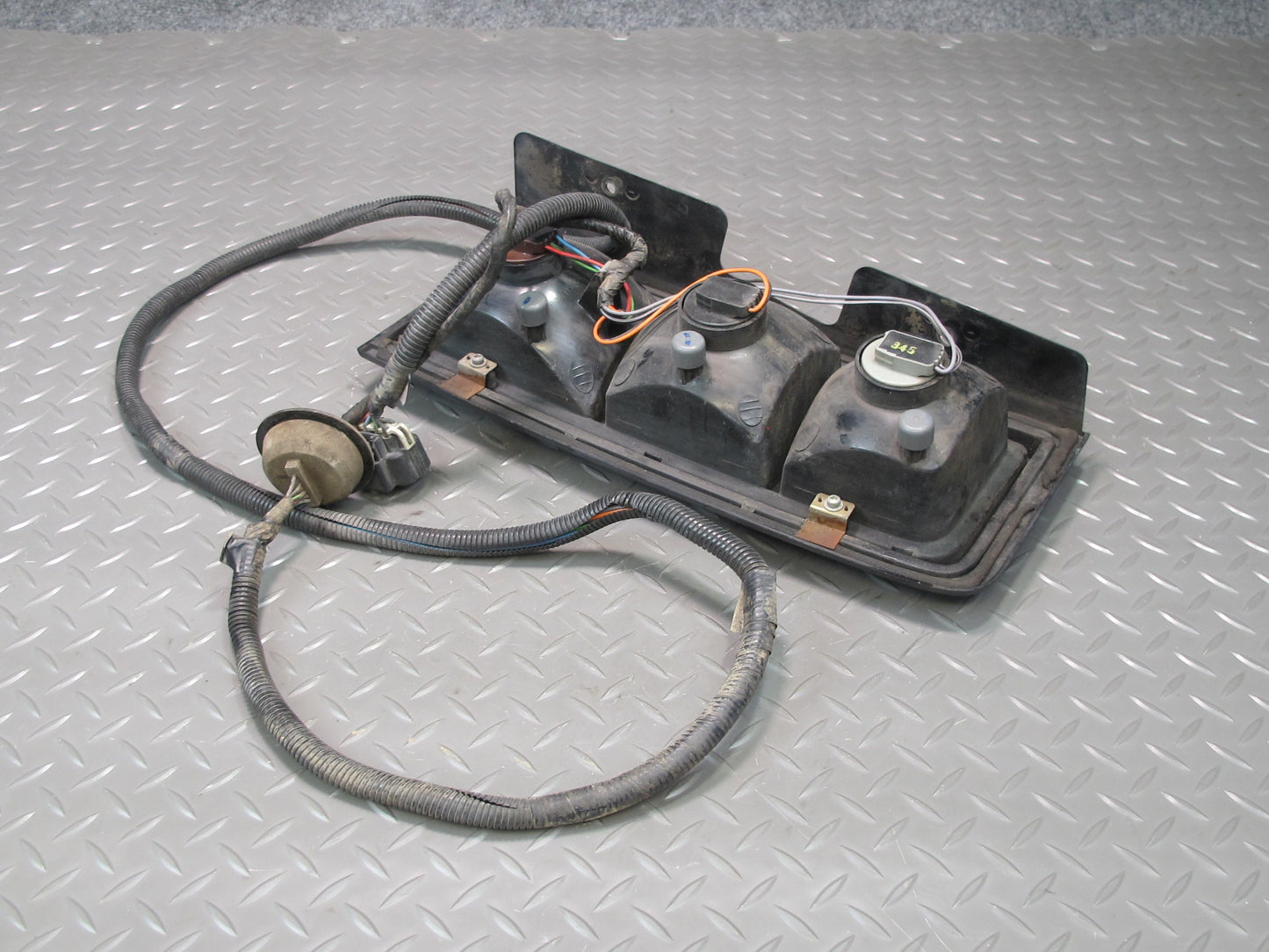 2003-2004 Hummer H2 Rear Right Passenger Side Tail Light Lamp