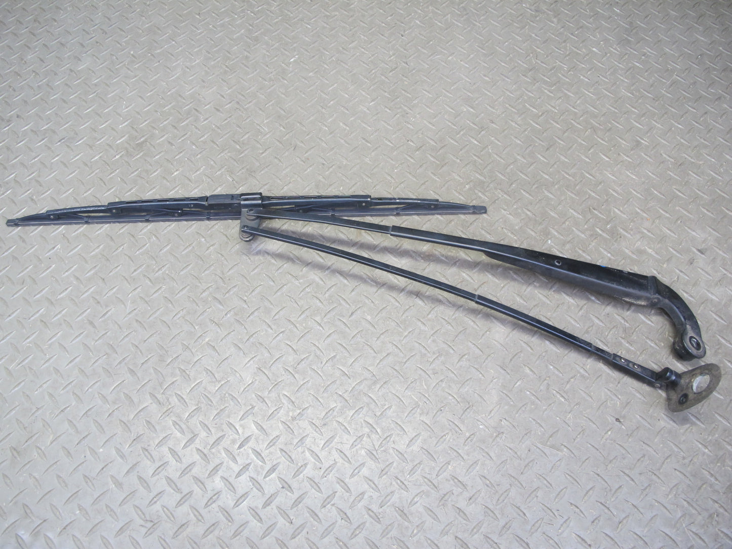 01-06 Lexus UCF30L LS430 Set of 2 Front Left & Right Wiper Arm OEM