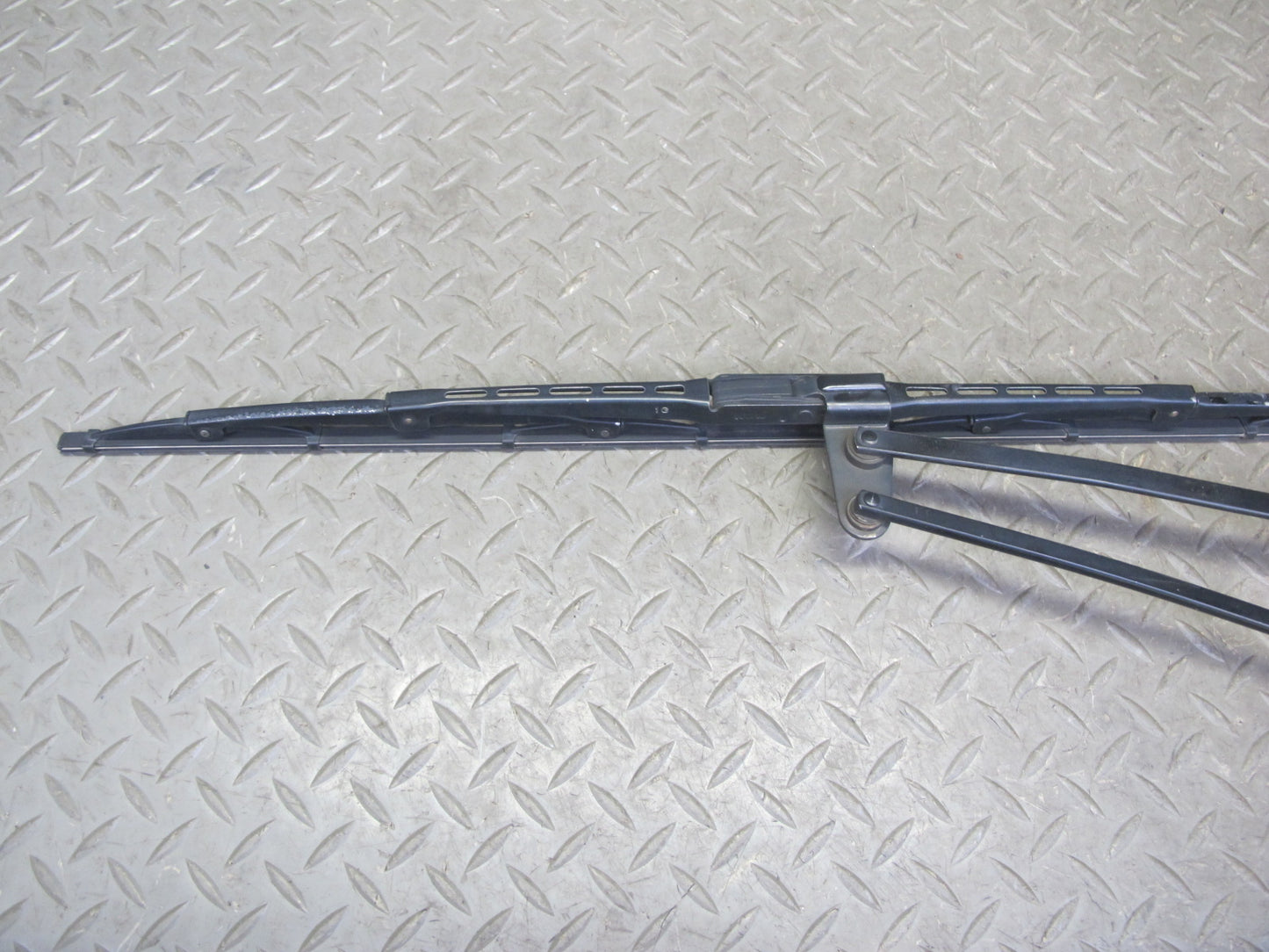 01-06 Lexus UCF30L LS430 Set of 2 Front Left & Right Wiper Arm OEM