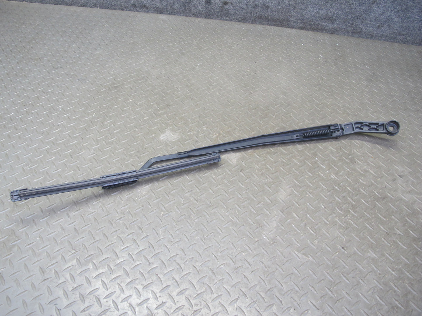 01-06 Lexus UCF30L LS430 Set of 2 Front Left & Right Wiper Arm OEM