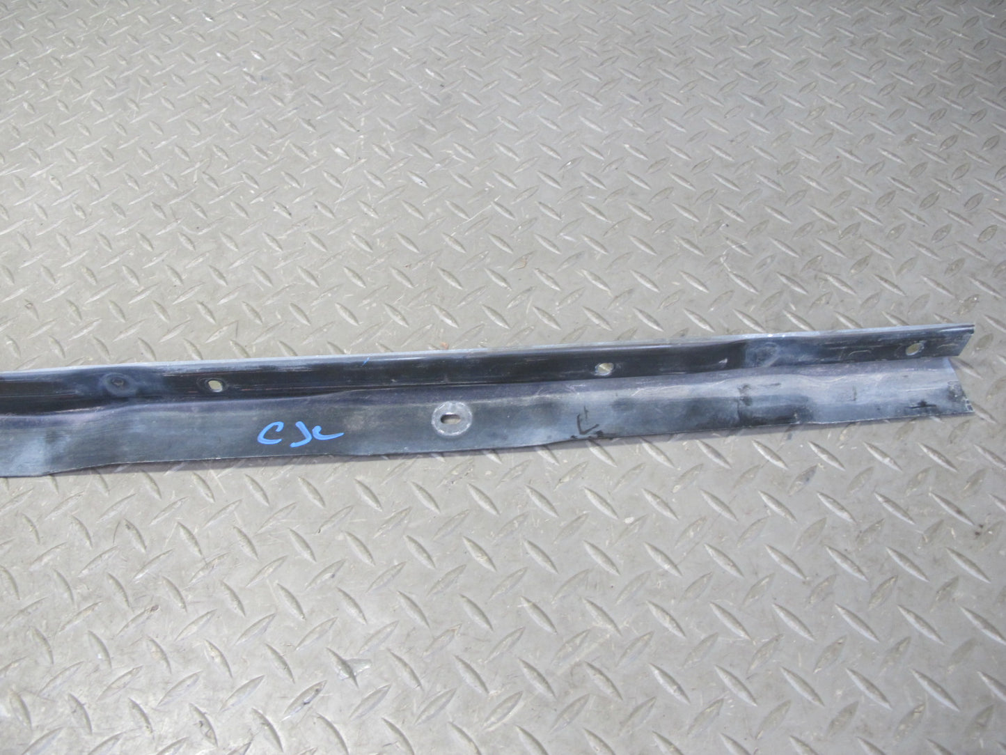 91-96 Chevrolet Corvette C4 Front Bumper Cover Center Retainer Bracket OEM