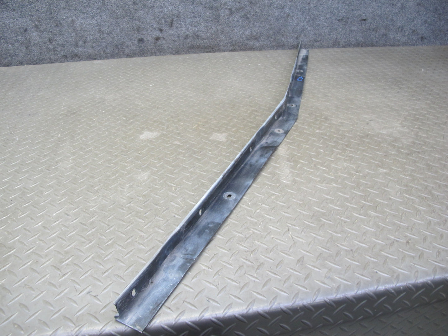 91-96 Chevrolet Corvette C4 Front Bumper Cover Center Retainer Bracket OEM