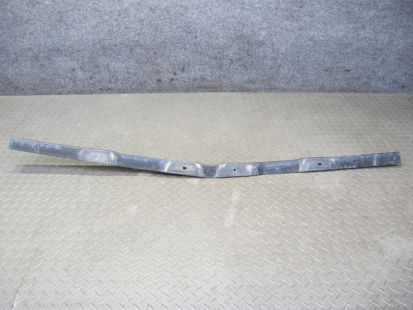 91-96 Chevrolet Corvette C4 Front Bumper Cover Center Retainer Bracket OEM