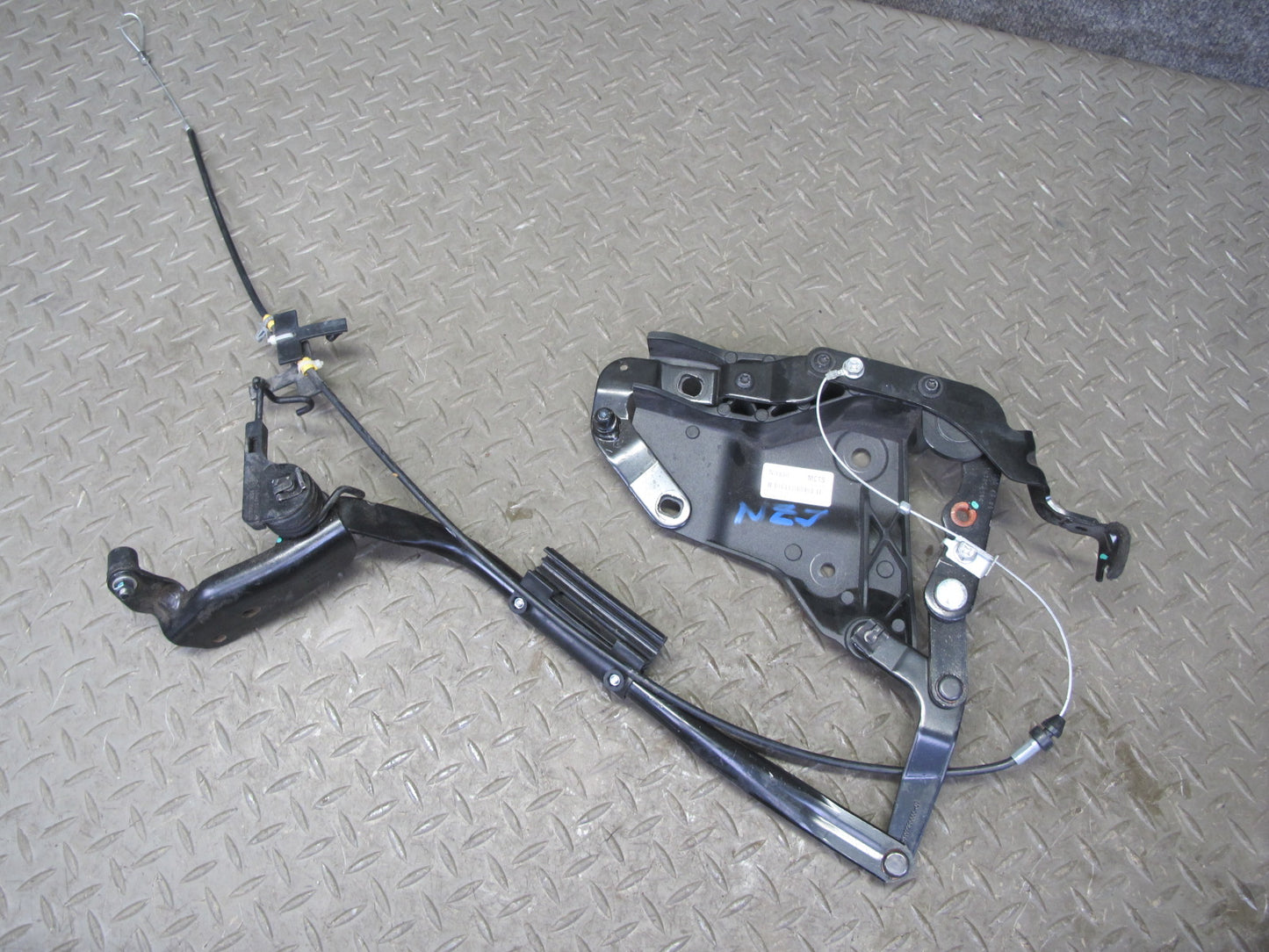 10-19 Nissan 370Z Z34 Convertible Set of 2 Rear Left & Right TOP Roof Hinge OEM