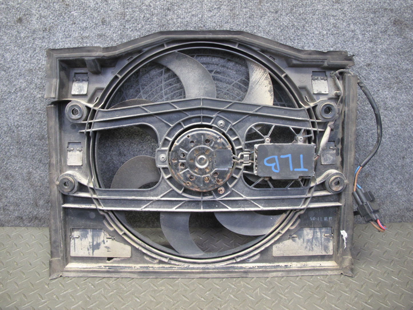 2001-2006 BMW E46 M3 S54 Engine A/C Auxiliary Pusher Electric Fan Shroud Assy