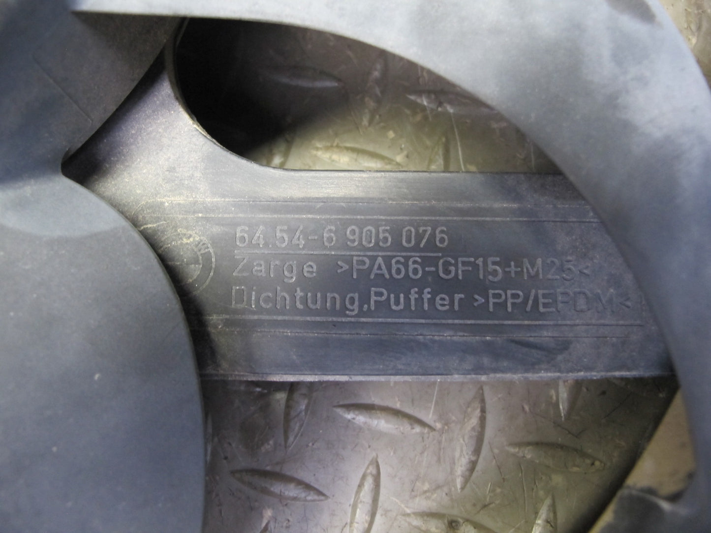 2001-2006 BMW E46 M3 S54 Engine A/C Auxiliary Pusher Electric Fan Shroud Assy