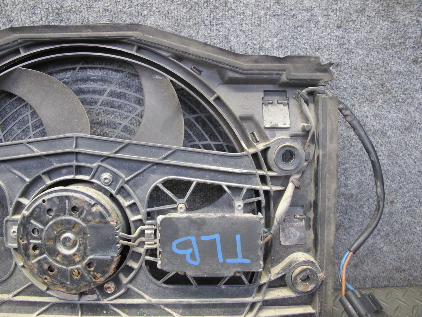 2001-2006 BMW E46 M3 S54 Engine A/C Auxiliary Pusher Electric Fan Shroud Assy