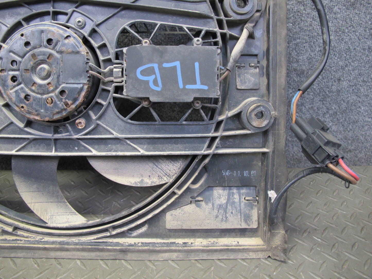 2001-2006 BMW E46 M3 S54 Engine A/C Auxiliary Pusher Electric Fan Shroud Assy