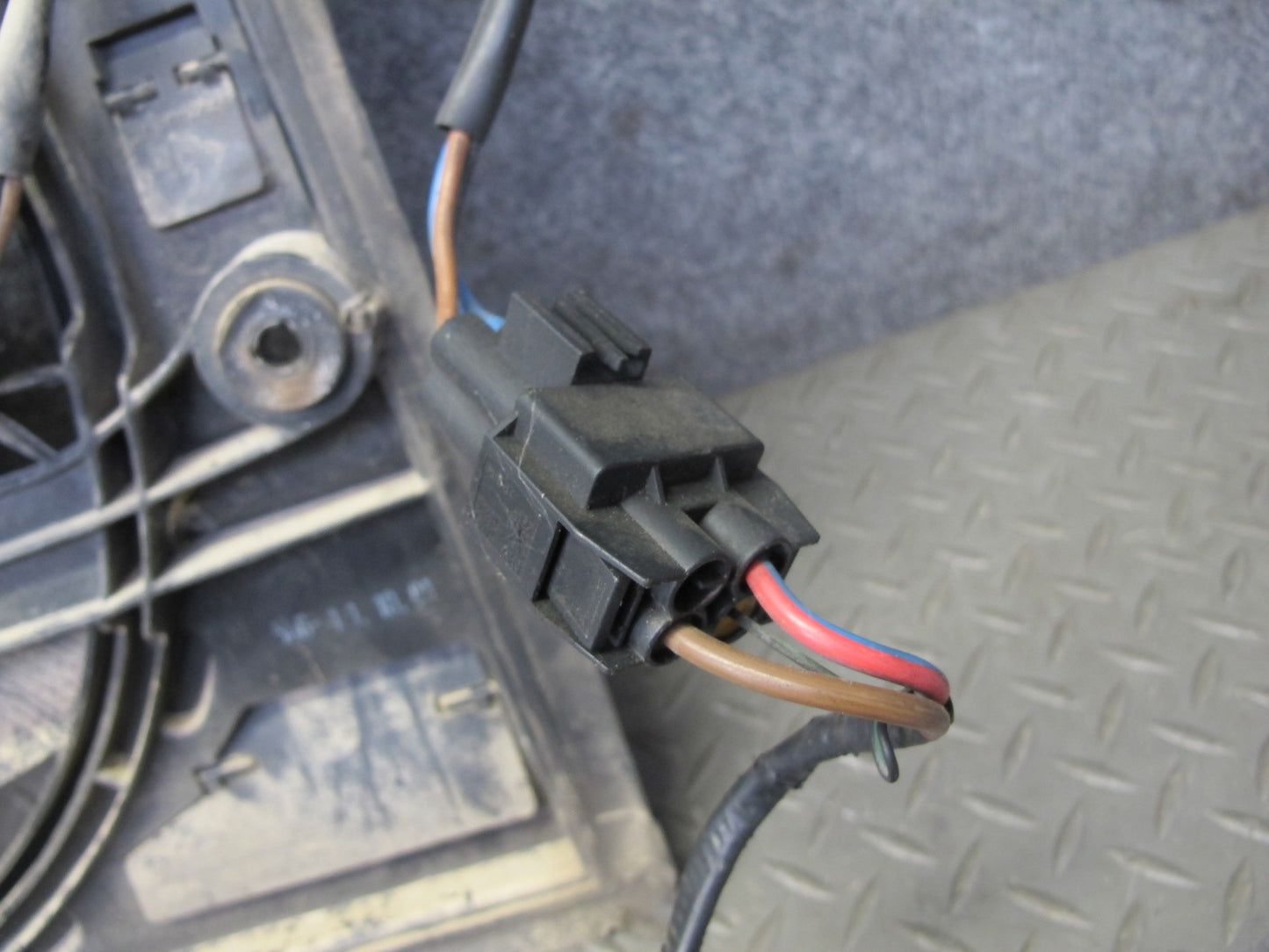 2001-2006 BMW E46 M3 S54 Engine A/C Auxiliary Pusher Electric Fan Shroud Assy