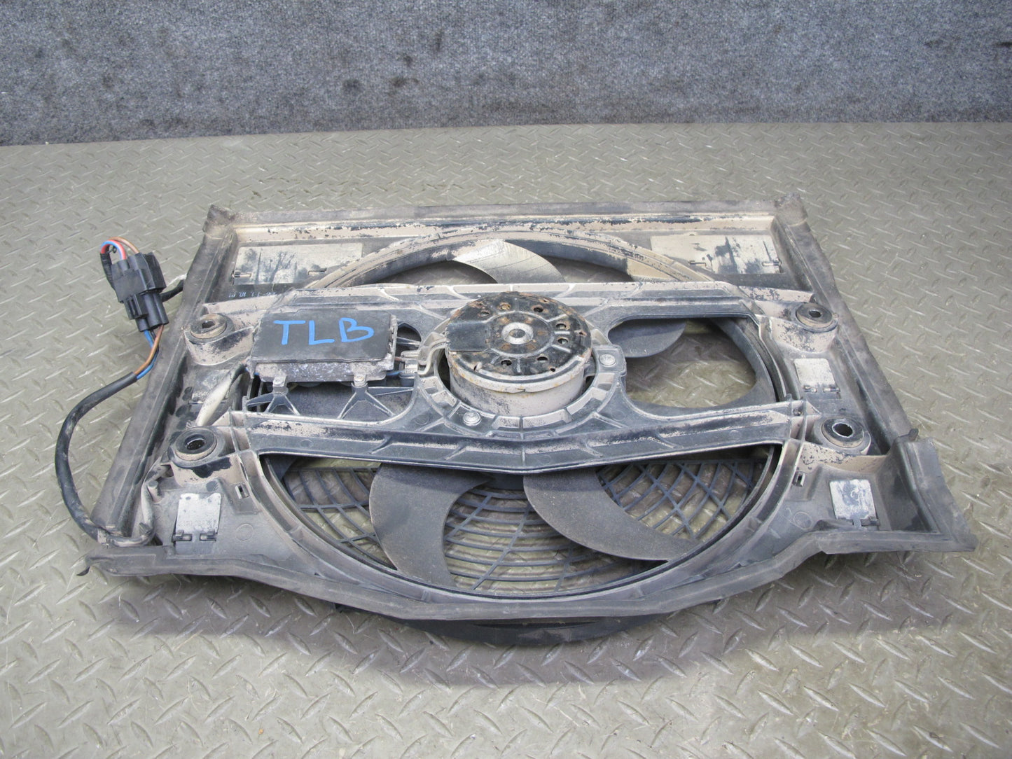 2001-2006 BMW E46 M3 S54 Engine A/C Auxiliary Pusher Electric Fan Shroud Assy