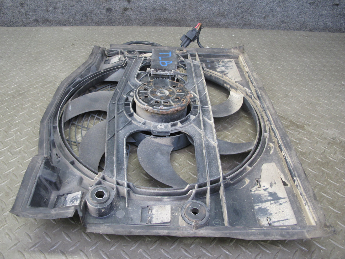 2001-2006 BMW E46 M3 S54 Engine A/C Auxiliary Pusher Electric Fan Shroud Assy