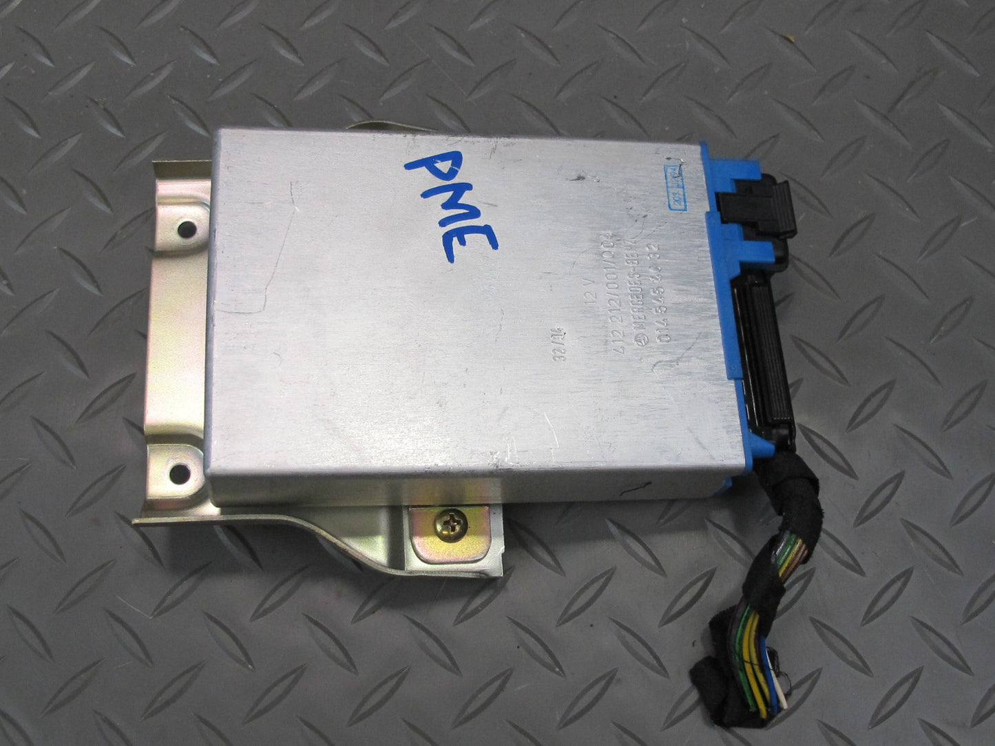 90-95 Mercedes W124 300D Cruise Control Module w Mount 0145454032 OEM